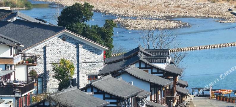 龙泉苏幕遮江景民宿(三江口店)图片