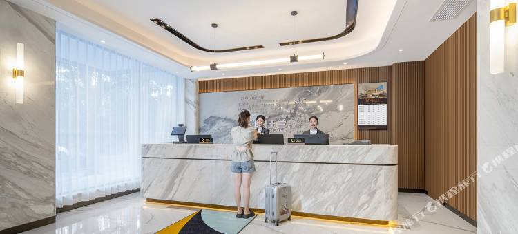 白玉兰酒店(平南中心广场店)图片