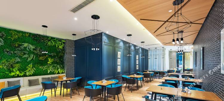 南宁青秀南湖地铁站亚朵酒店图片