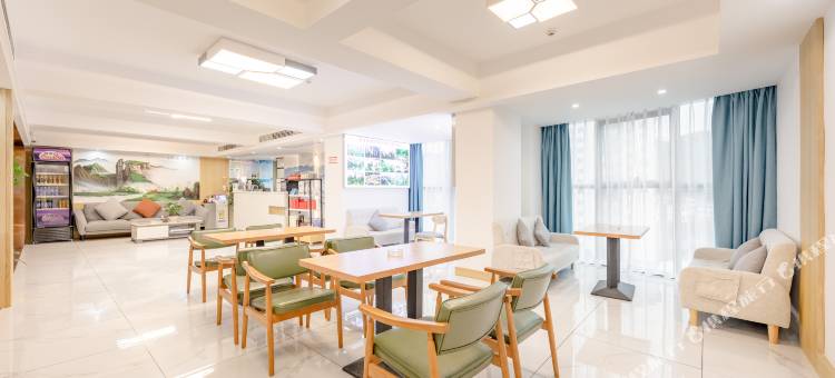 假日美地酒店(张家界旅游商业步行街天门奥莱广场店)图片