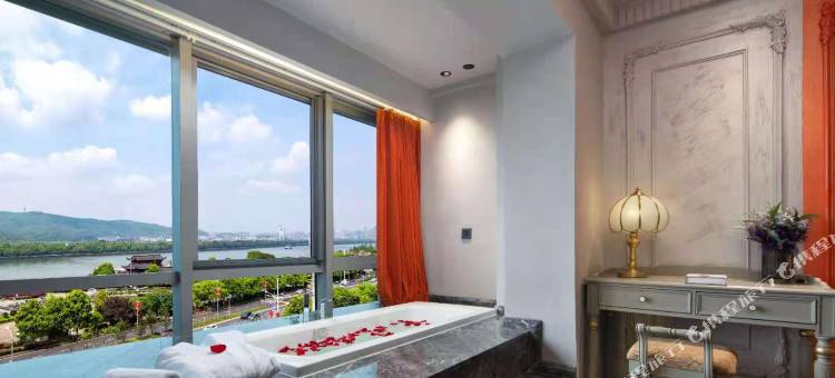 范思江景酒店(长沙五一广场碧沙湖地铁站店)图片