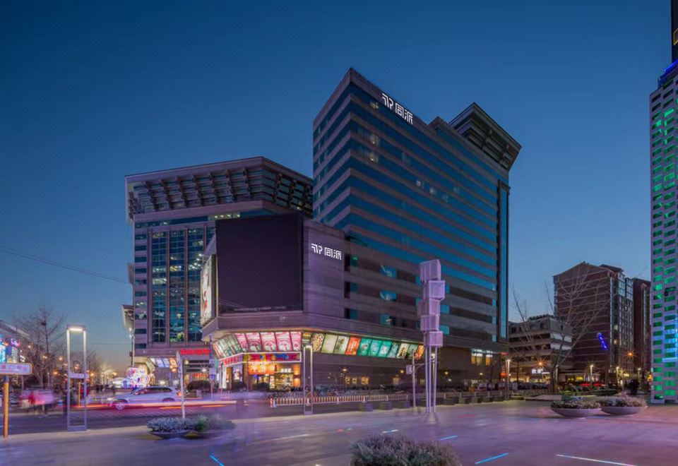 Beijing New World Centre Tongpai HotelOver view