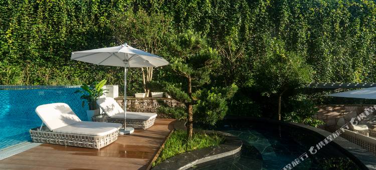 腾冲聆荷渡半山温泉酒店图片