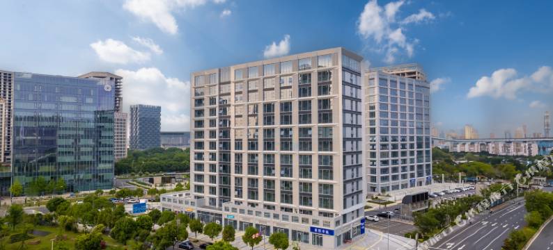 蓝湾臻选尚居(龙湖天街东大成贤学院地铁站店)图片