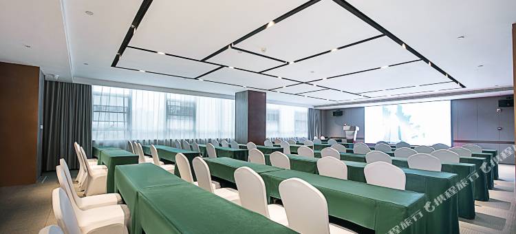 艺龙玺程国际酒店(郑州龙子湖高校区小夏街店)图片