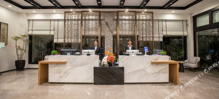 璞兰鼎峰酒店(兰坪县中心广场店)图片