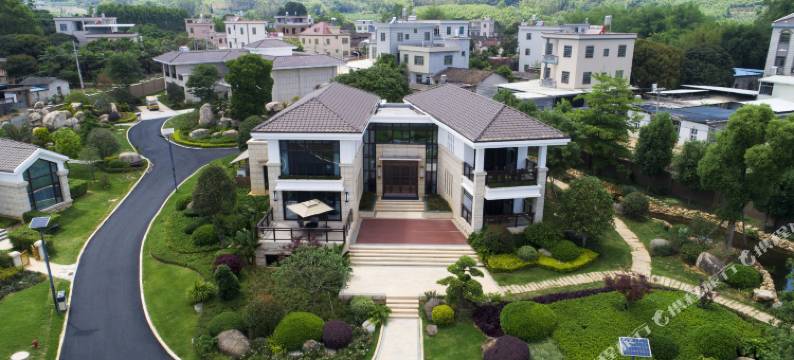 芃谷小镇圣莎拉酒店图片