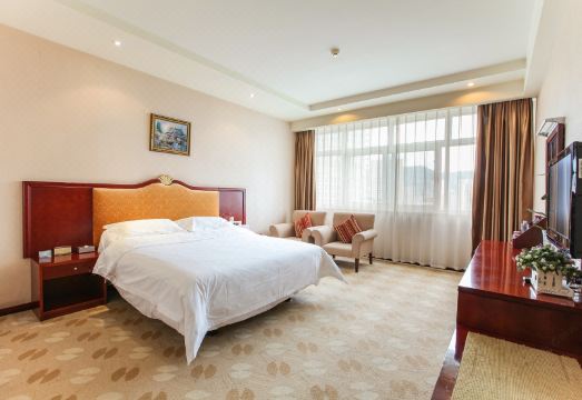 凤凰大酒店（永隆广元高铁站店）外景图