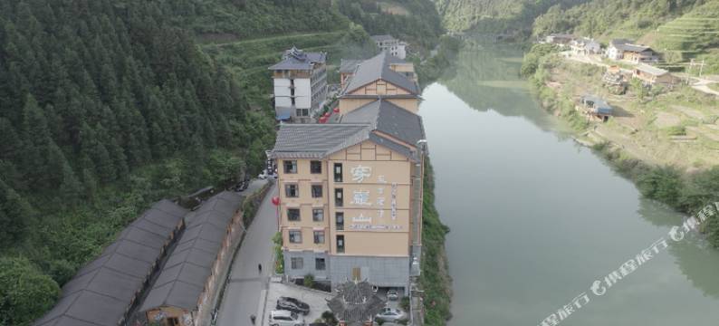 穿岩山假日酒店图片