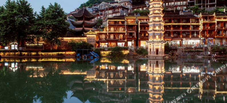 等你来.倾城轻奢民宿(凤凰古城中心店)图片