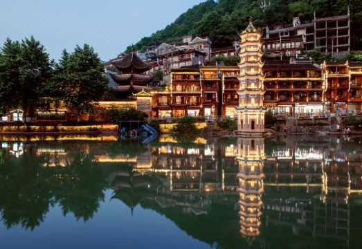 等你来.倾城轻奢民宿（凤凰古城中心店）外景图