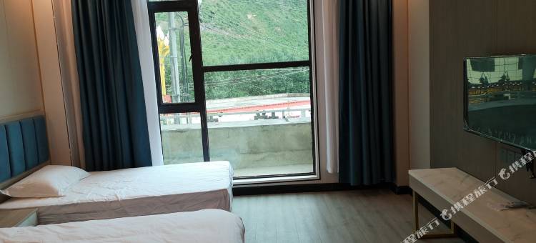 类乌齐喜悦酒店图片