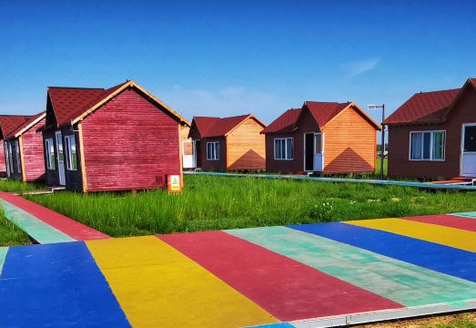 A trip to the Plain Blue Banner prairie, a vacation, a resort Hotel Overview