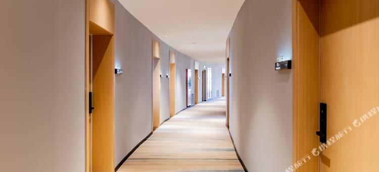 素悦智能精选酒店(大学城机场店)图片