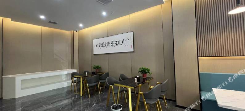 云朵酒店(一峰城市广场颖河湾店)图片