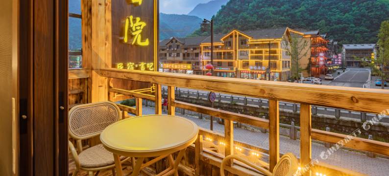 神农架鹿鸣书院(大九湖坪阡古镇店)图片