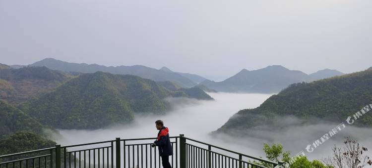 磐安悬崖村云居山舍图片