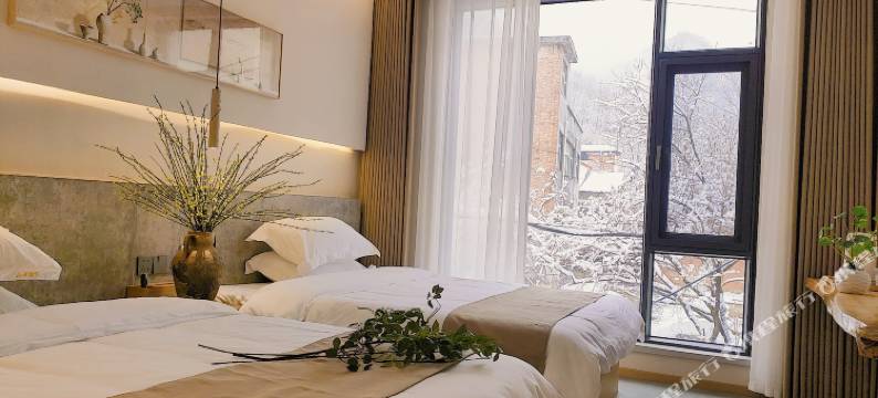 山前月下民宿(老君山店)图片