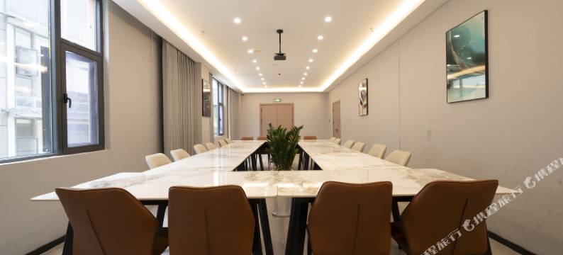 盛庭智慧酒店(大理高铁站洱海公园店)图片
