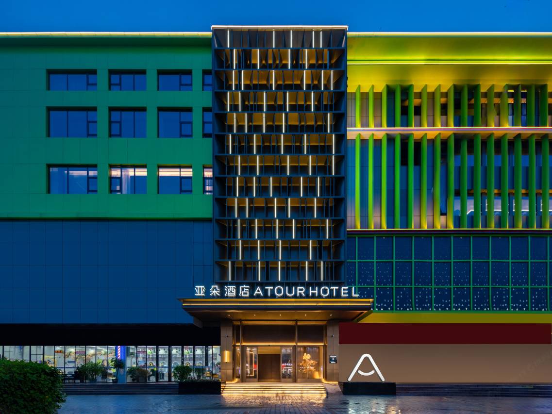 深圳坪山坑梓地铁站亚朵酒店