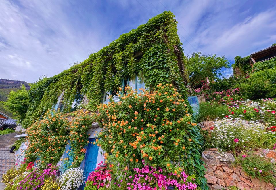 Tinghuatang Seaview Garden InnOver view