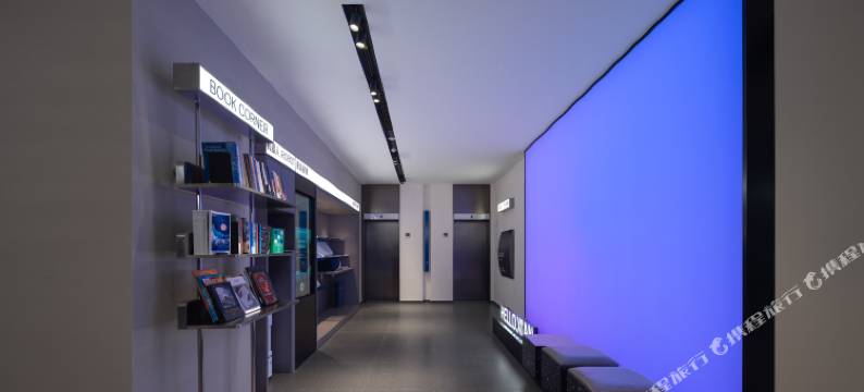 西安高新丈八四路地铁站轻居酒店图片