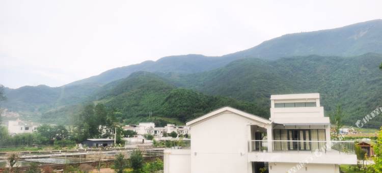 越西板桥六尺街渔跃隐宿图片