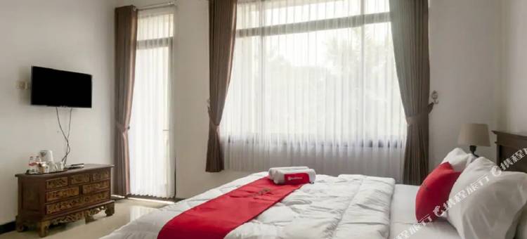 红多兹伊斯兰Plus酒店-近希布布尔特朗斯公寓(RedDoorz Syariah Plus Near Trans Studio Cibubur)图片