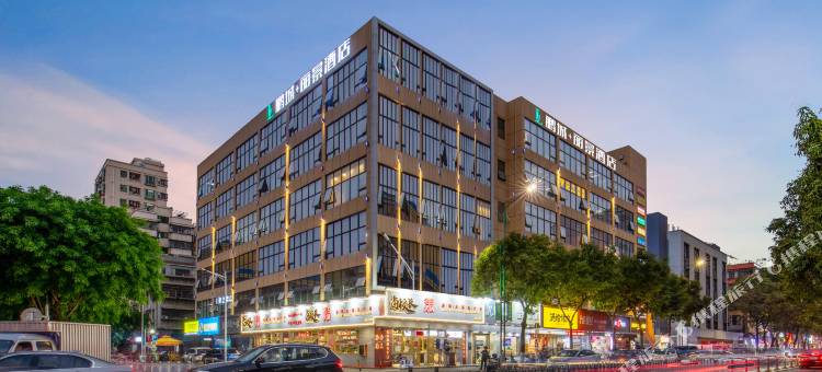 鹏城丽景酒店(深圳宝安中心翻身地铁站店)图片