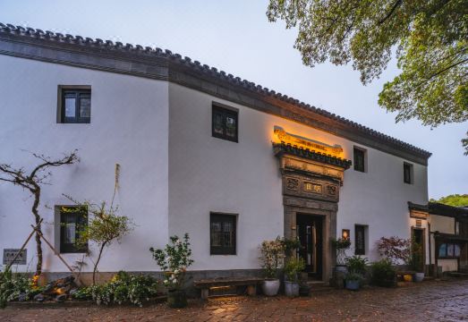 Floral Lux Hotel · Tongli Mingyuan Hotel Over view