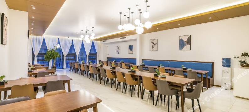 洛阳华晶银河湾酒店(天鹅湖伊河湿地游园店)图片