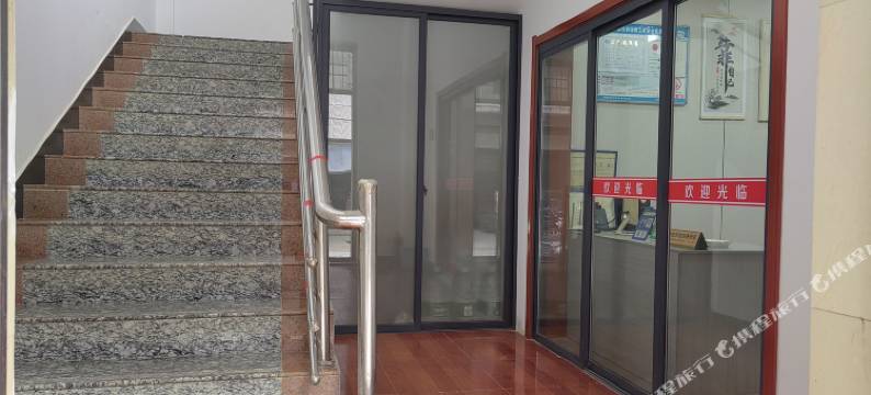 OYO浮梁洪源公路宾馆图片