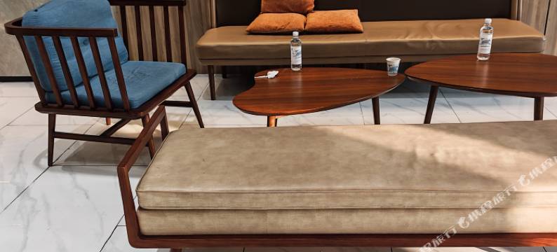 旺马假日酒店(人民东路大树营地铁站店)图片