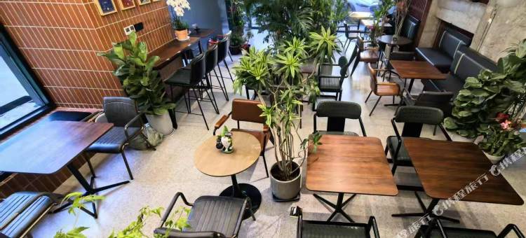 艺龙万国酒店(北京三里屯太古里团结湖地铁站店)图片