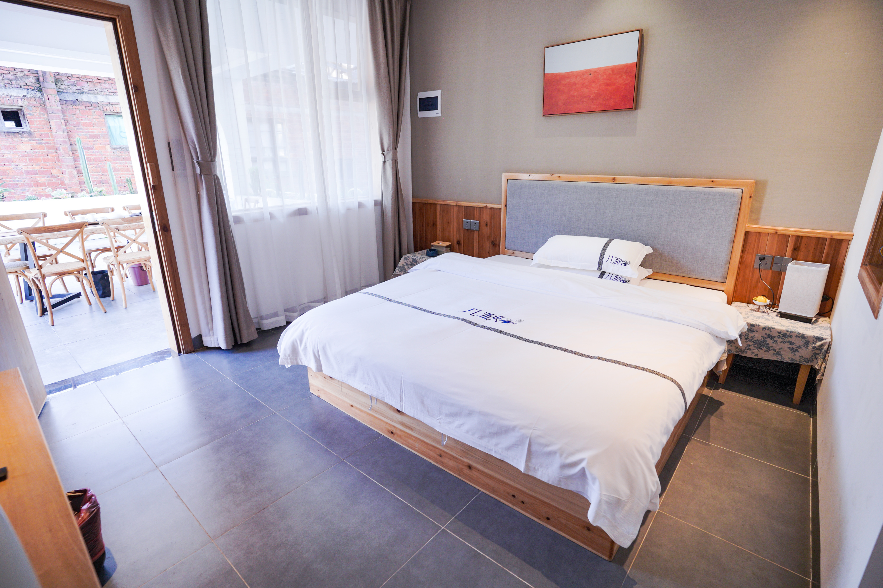 autumn inn Over view