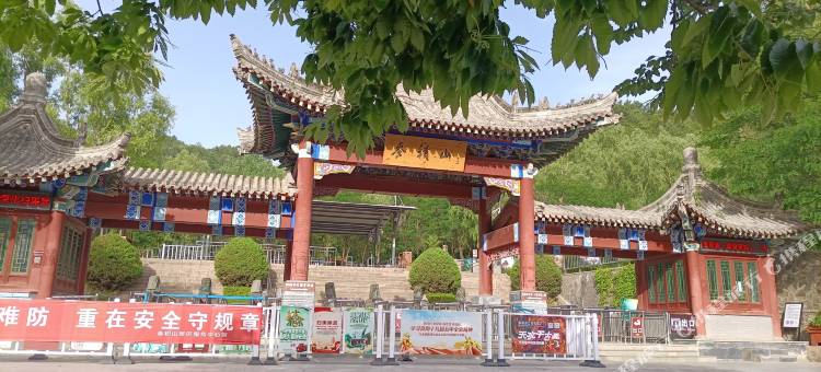 麦积山鸟语花香庄园图片