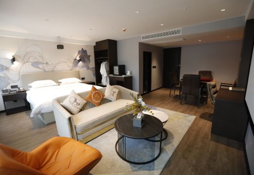 Golden Dragon HotelHotel Overview