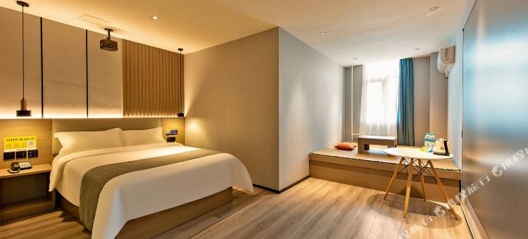 灰鲸智能酒店(保定西大街火车站店)图片