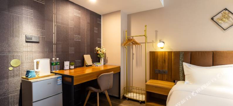 卓怡公寓(重庆解放碑好吃街店)图片