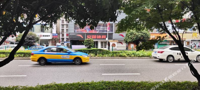 小百花酒店(六盘水人民广场高铁站店)图片