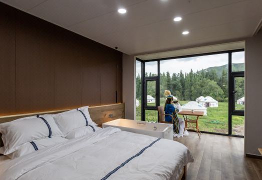 Bay Awule Villa Hotel Overview