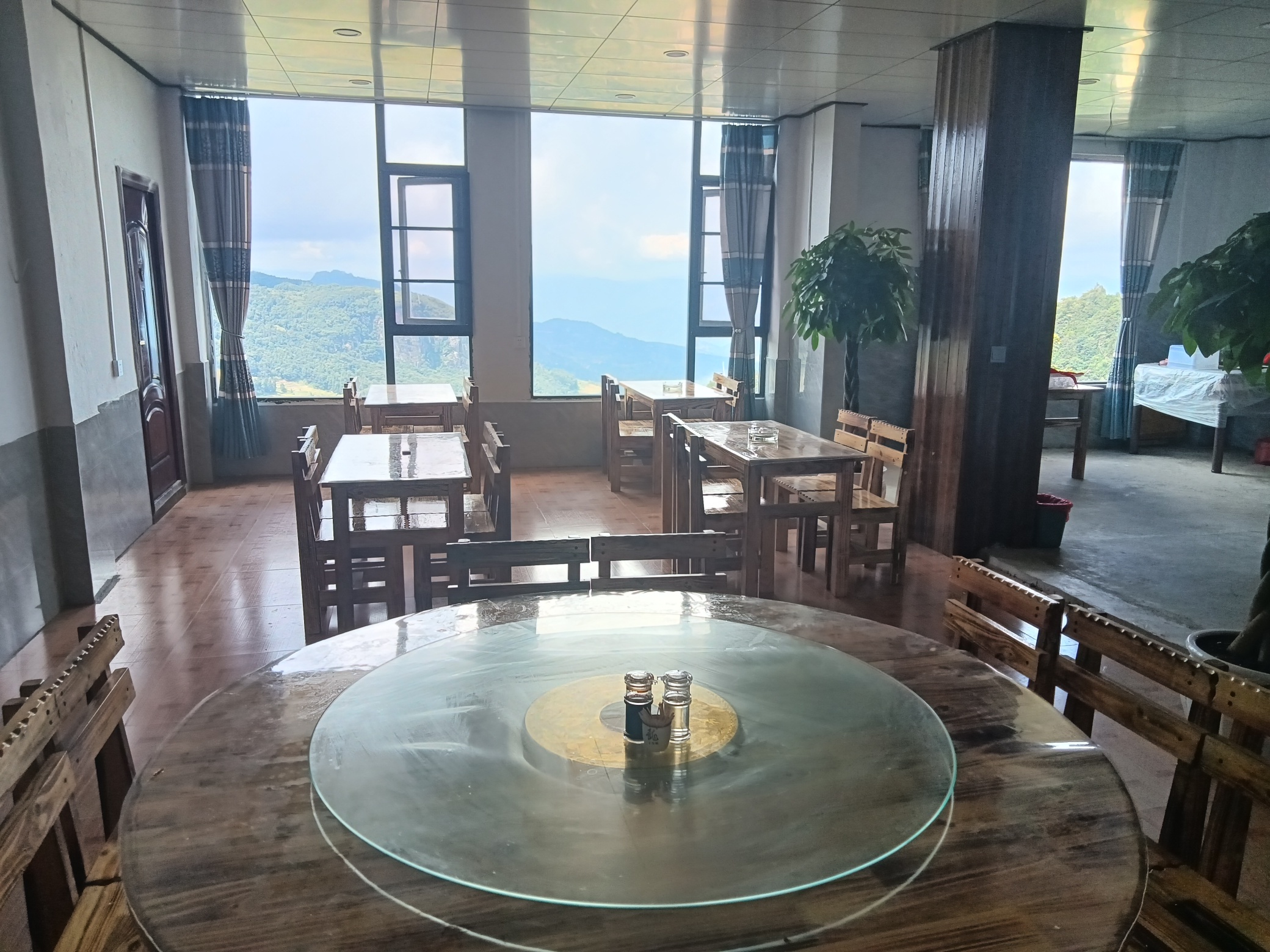 Yuanyang Duoyishu Yiqiutian Inn Over view