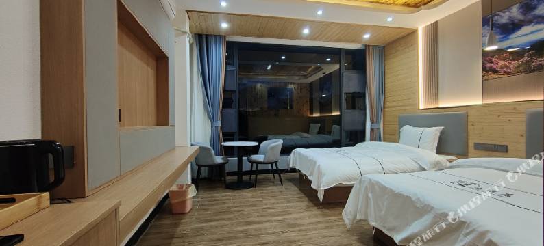 轿子雪山生态酒店图片