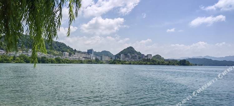千岛湖一隅湖畔美宿图片