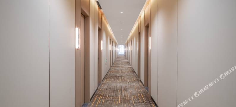 云栖臻品酒店(广州白云火车站上步地铁站店)图片