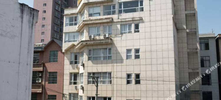 罗平林硕假日酒店图片