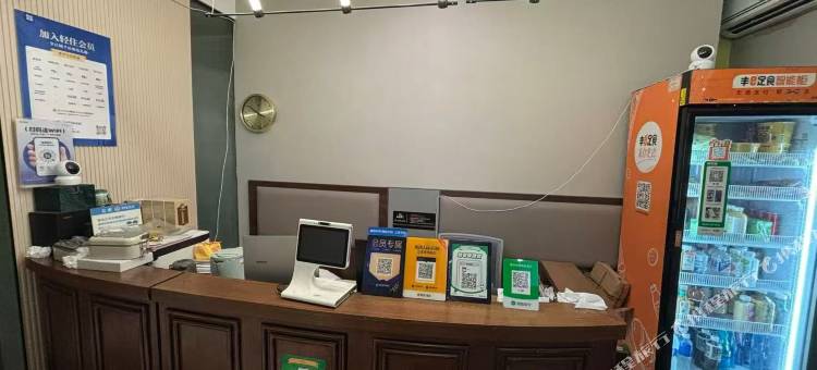轻住酒店(黄岛金沙滩井冈山路地铁站店)图片
