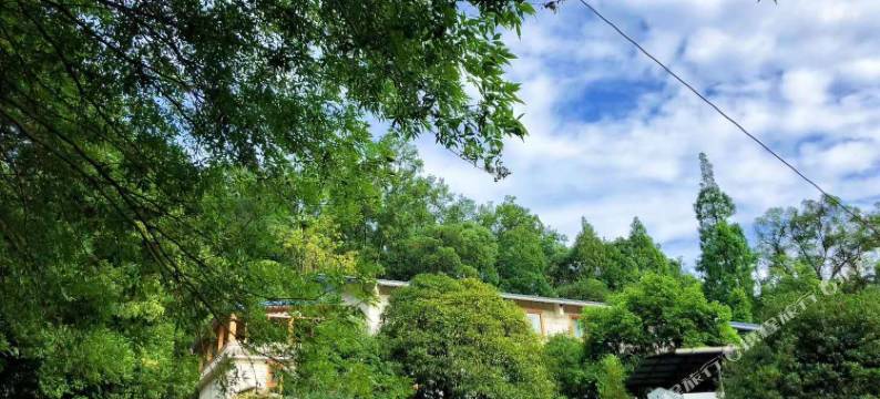 竹间私汤民宿(峨眉山风景区报国寺店)图片