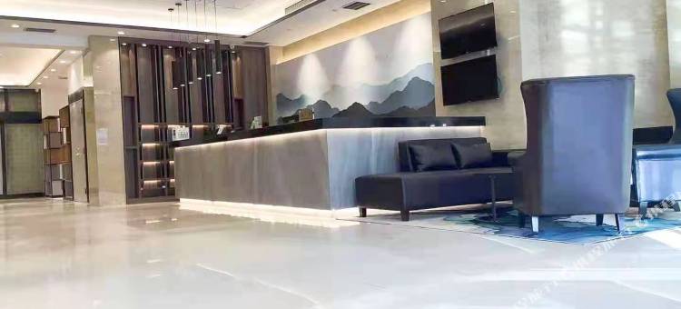 如家睿柏·云酒店(海城火车站大润发店)图片
