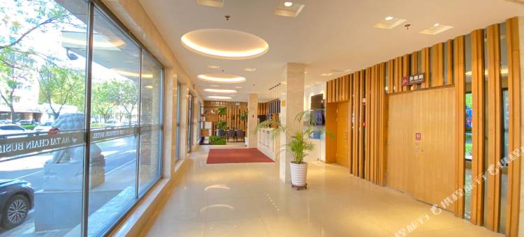 睿柏·云酒店(辽阳火车站店)图片